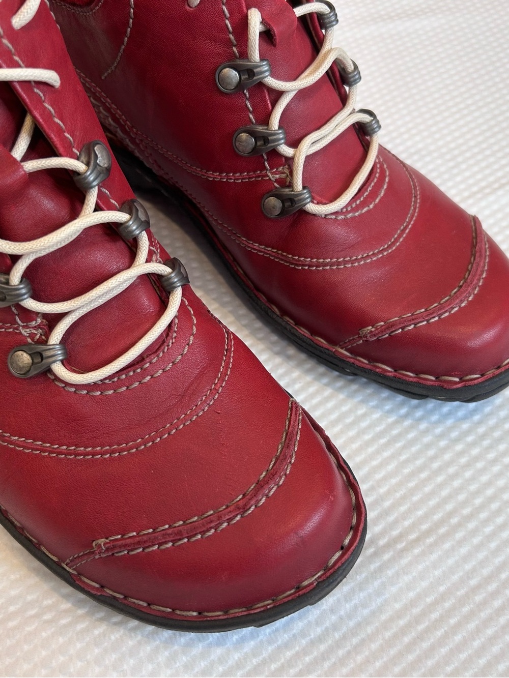 Josef Siebel Neele 01 Red Leather Laceup Boots
